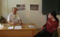 Náčelník CVVZ 2008 Jaroslav Biolek (vlevo) v neformální debatě s předsedou České rady dětí a mládeže Alešem Sedláčkem