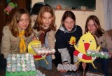 Velikonoční kuřátka - jejich výrobou a prodejem přispívají skautky a skauti do sbírky Pomozte dětem.
