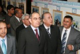 Tuniský ministr pro mládež Samir Labidi (vepředu, druhý zleva), kterého jsme potkali v tamním DDM, kde zahajoval výstavu fotografií. (Foto Aleš Sedláček)