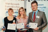 V soutěži Cena Karla Velikého pro mladé Evropany 2012 se umístil na 2. místě český projekt Evropa dělá školu, který reprezentovala Renata Kopřivová (vlevo)
