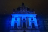 Česká vláda podporuje kampaň na zvyšování povědomí o autismu (Strakova akademie v modrém)